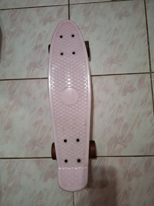 Vând penyboard culoare roz stare bună.
