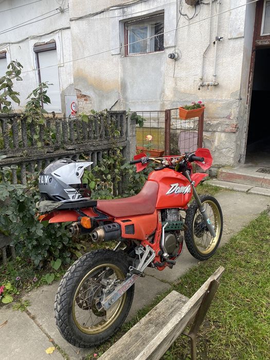 Vand Honda dominator nx500 sau dezmembrez