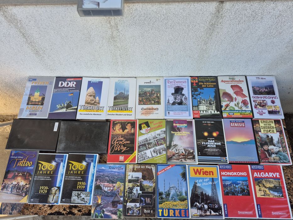 Vând 53 casete video VHS originale cu filme Documentare ,Tari,Oraṣe,