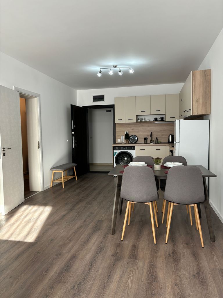 Дава се под наем Двустаен апартамент в Банско - 76 кв.м за 459 € - Снимка #1