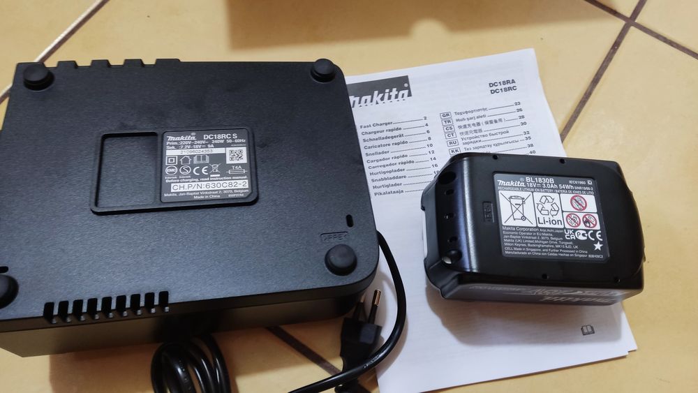 Încărcător + acumulator Makita baterie