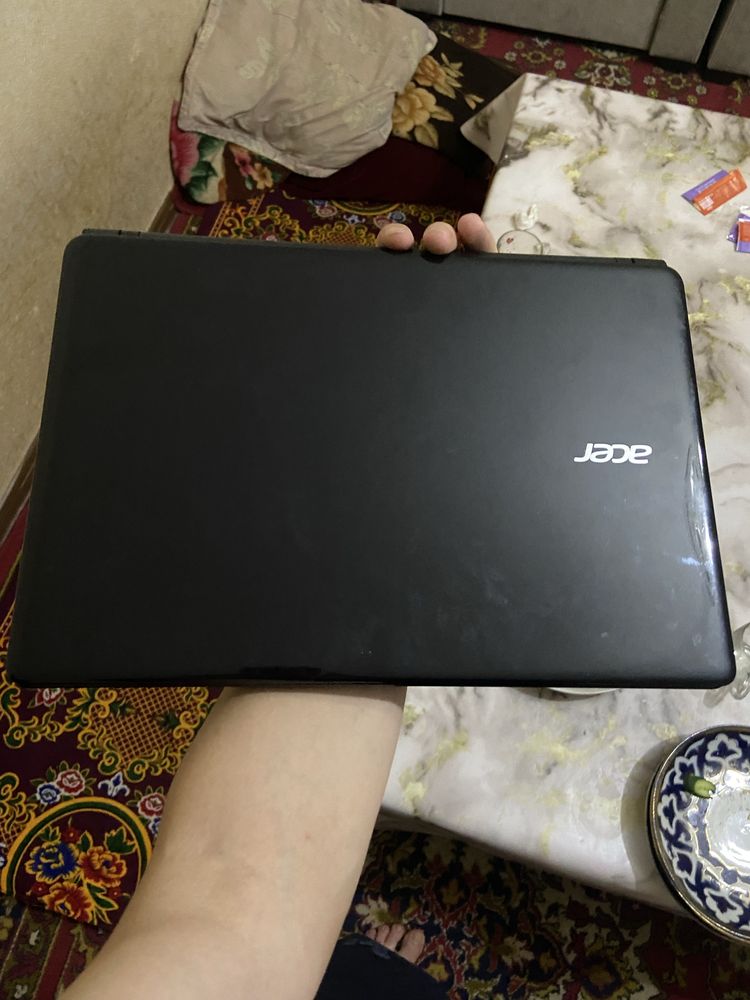 Acer 2009года всё в комплекте есть не разбитое 1тб оперативная 4 гб
