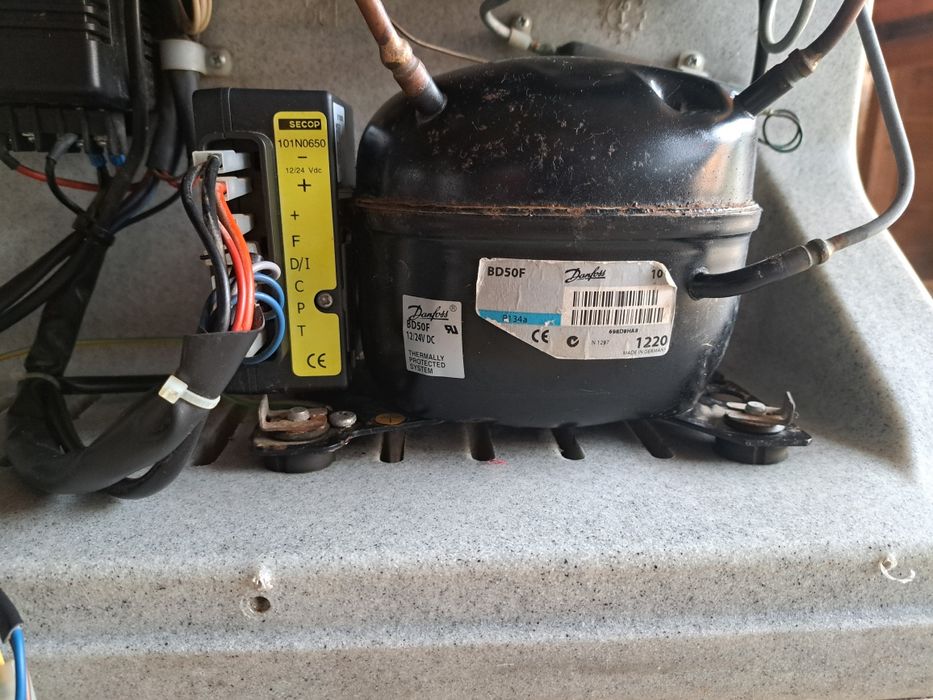 Lada frigorifica cu compresor . Schimb