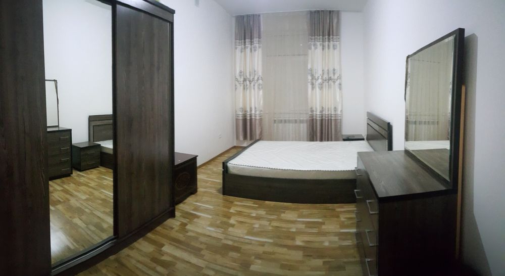 Центр, Ташкент гостиницанын алдында. 75 м2 4 этаж  2 хана