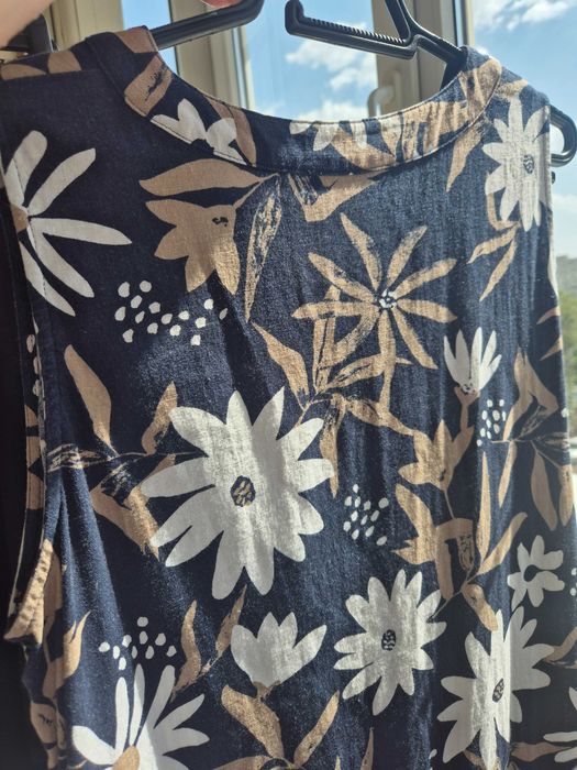 Vand rochie dama, in - vascoza, Marks&Spencer, 44, cu flori albe