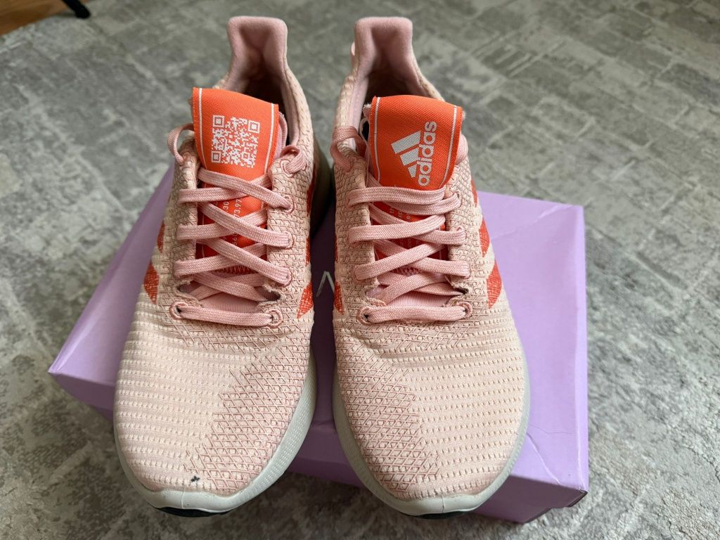 Vand adidasi marca adidas marimea 36.5