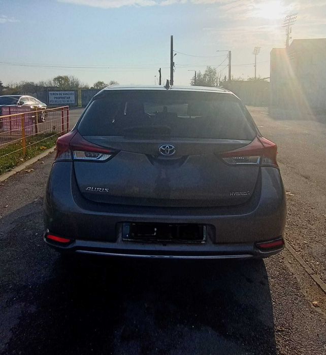 Vând Toyota Auris 2017 hibrid 11500 euro