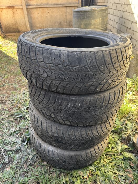 Зимние покрышки 205/60 R16