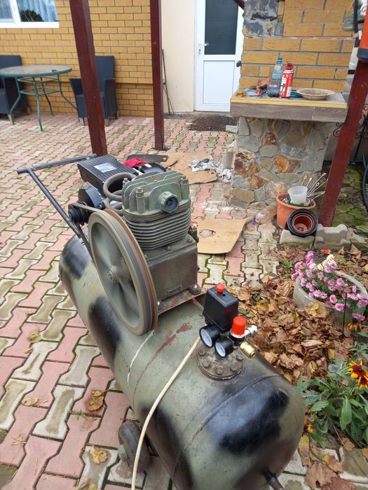 Compresor ECR350 restaurat cu butelie de 200L