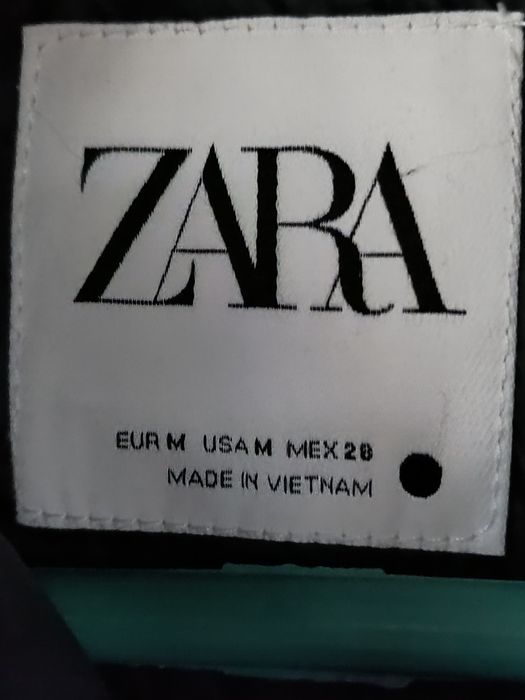 Geaca faș marca ZARA mărime M culoare neagra