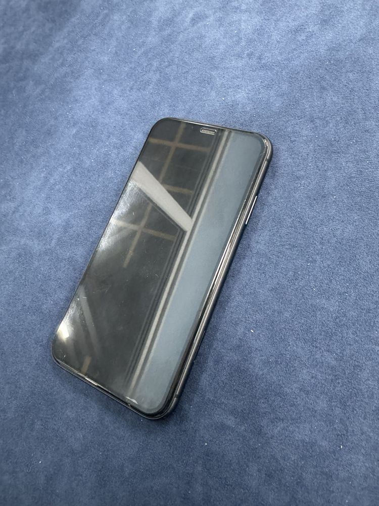 iPhone 11 в идеальном состоянии