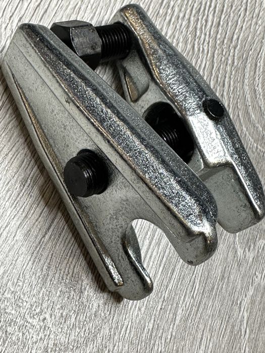 Presa Universala  Pentru Pivoti si Capete de Bara