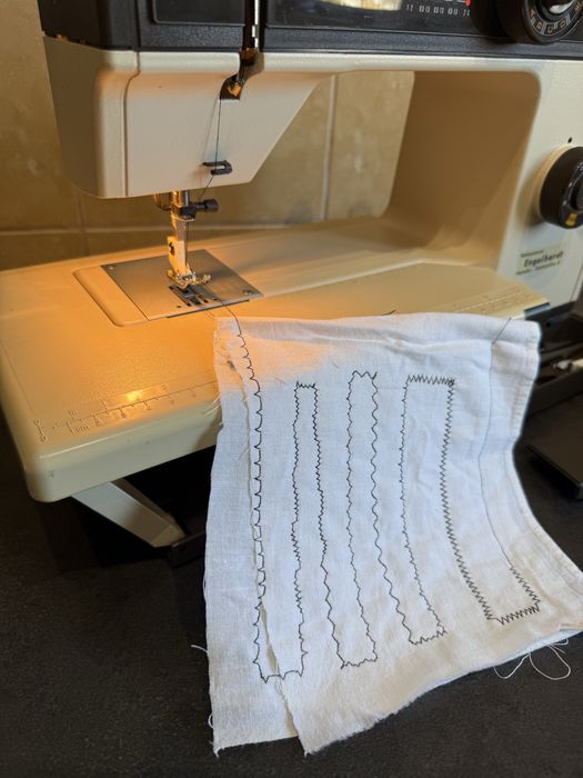 Masina de cusut surfilat si butoniere HUSQVARNA Germania