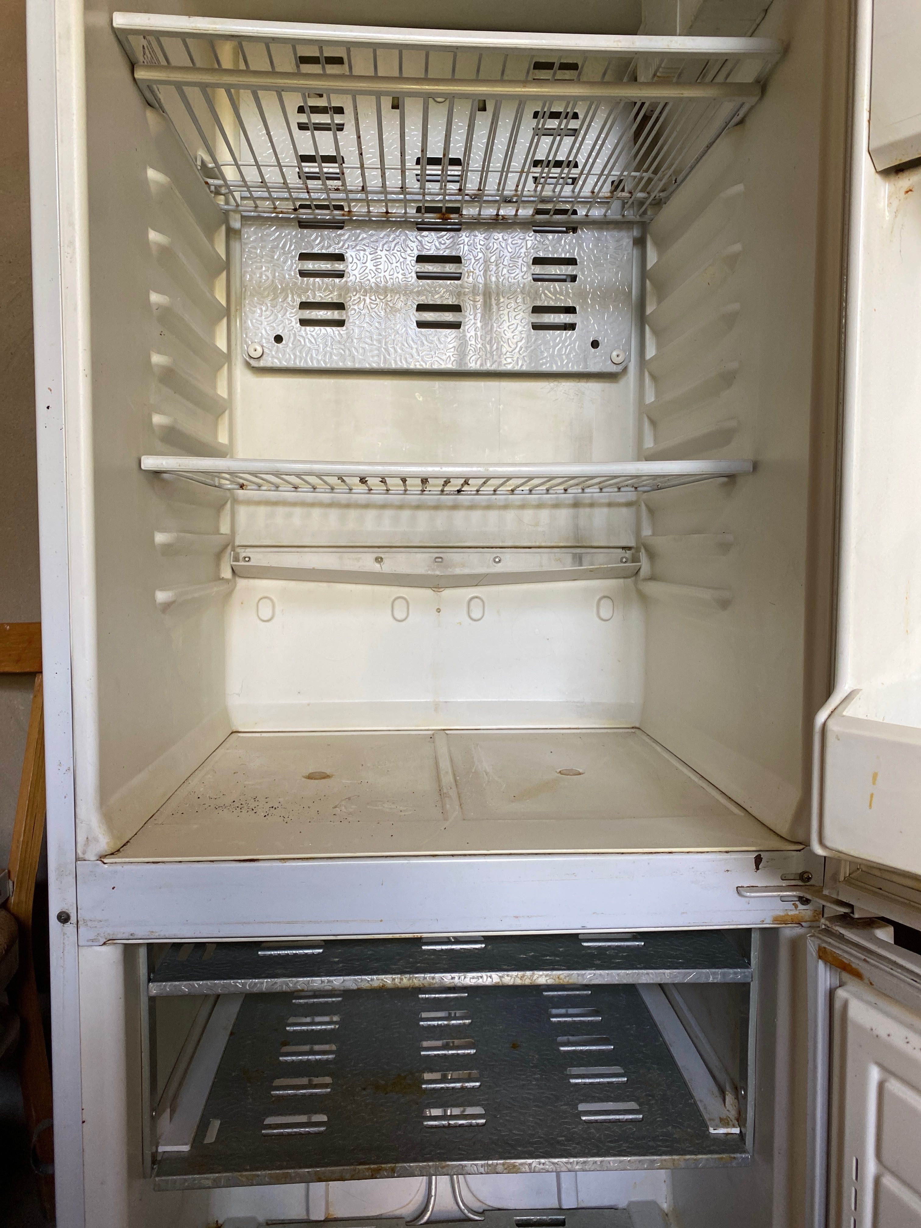 Холодильник в хорошем состоянии марка бирюса