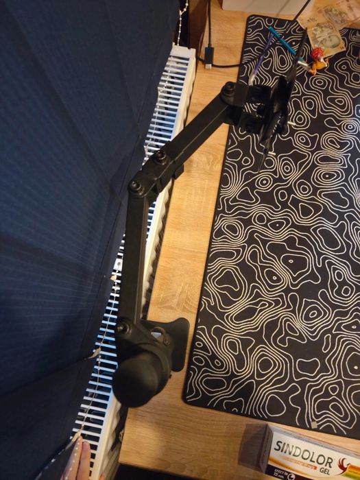 Vand Brat de Monitor