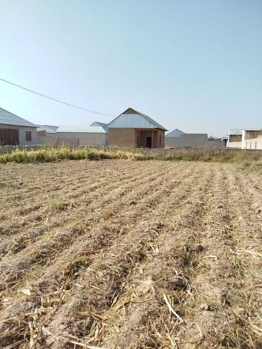 Shahar yaqinida barcha sharoitlarga e'ga yer maydoni sotiladi