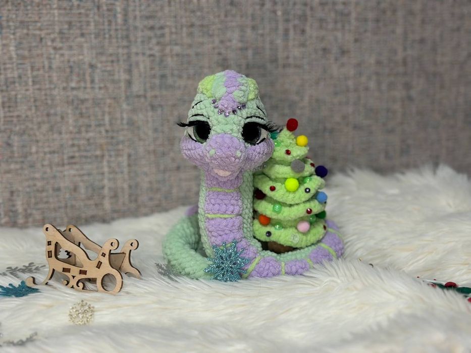 Сувенирная змейка ручной работы