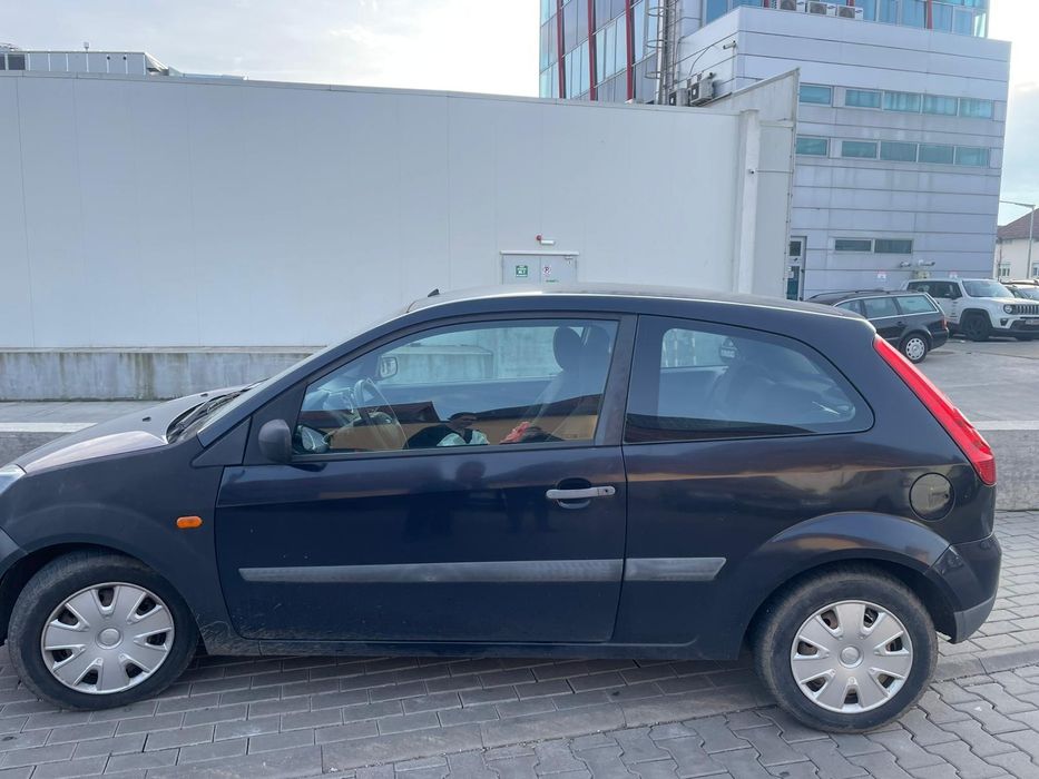 Vând ford fiesta