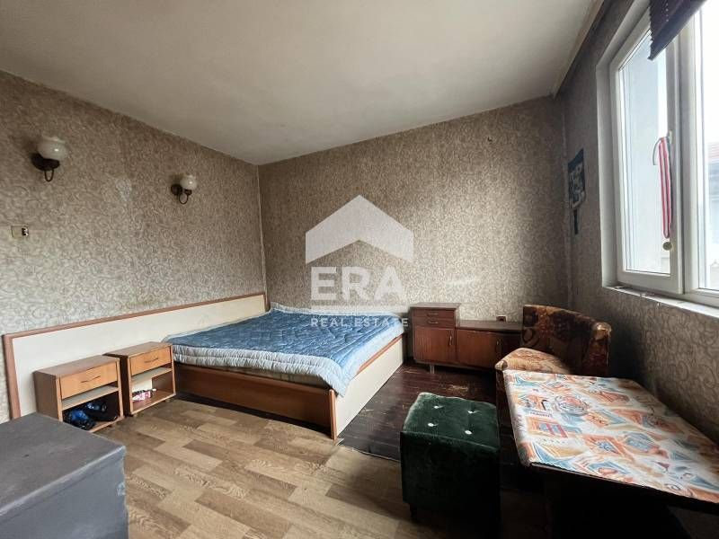 ЕРА ИмотиТе представя за продажба Четиристаен тухлен апартамент, в рай