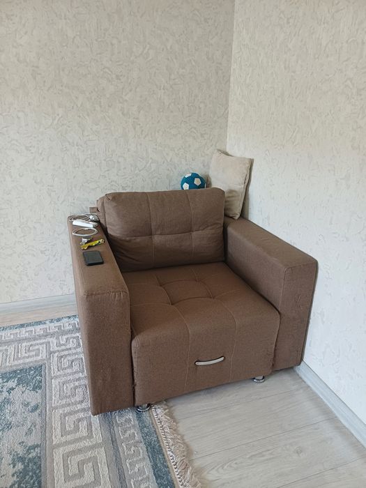 Продам диван почти новый.