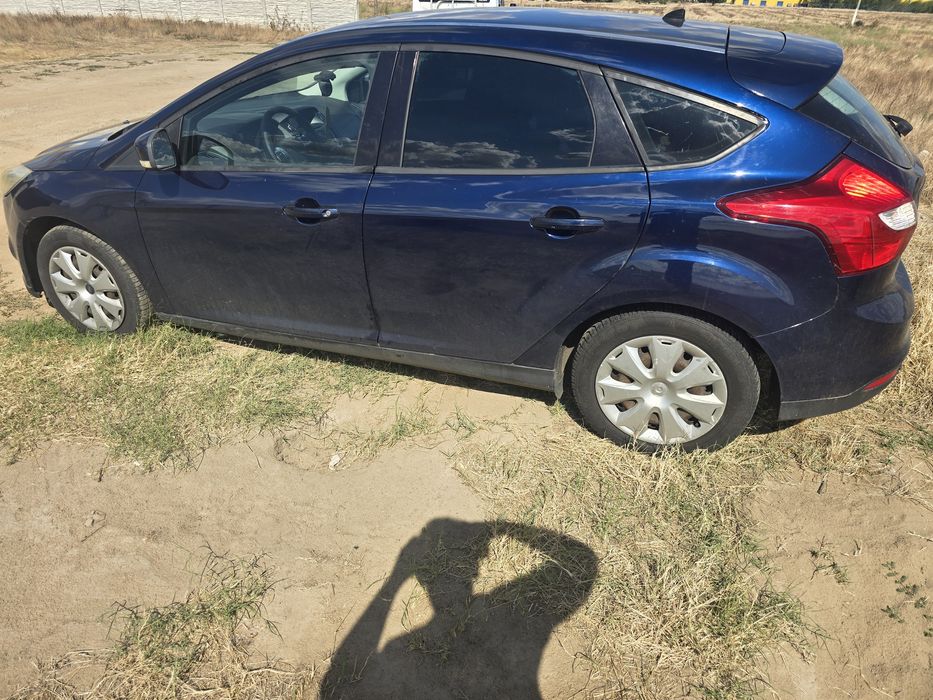 Dezmembrez  ford focus mk3 1.6 tdci hatchback  volan stanga