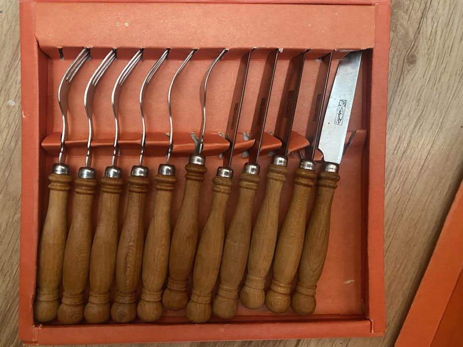 Комплект вилици и ножове - неизползвани