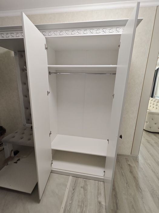 Продам шкаф - прихожую новую