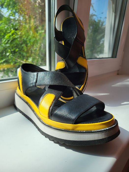 Сандалии кожаные