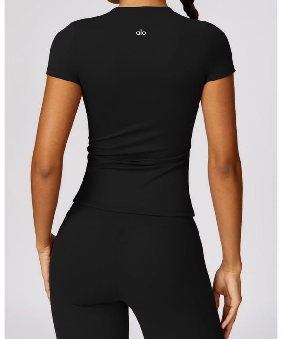 Футболка  и лонгслив Alo yoga