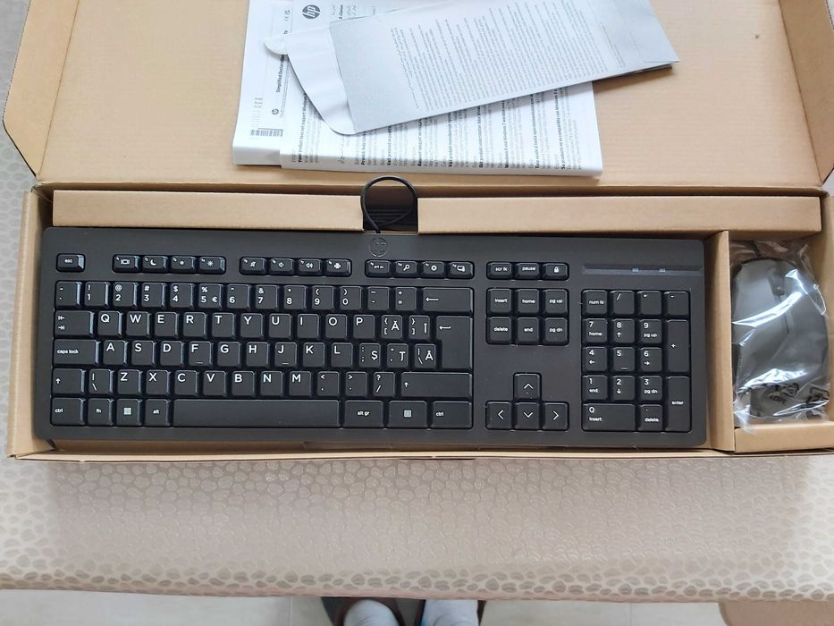 Tastaturi cu fir si mouse