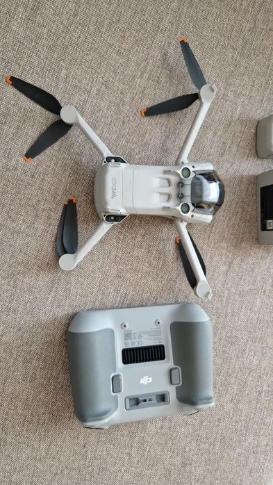 DJI mini 3 PRO + baterie rezerva și încărcător baterie original