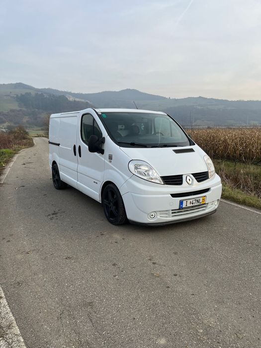 Vând Renault Trafic