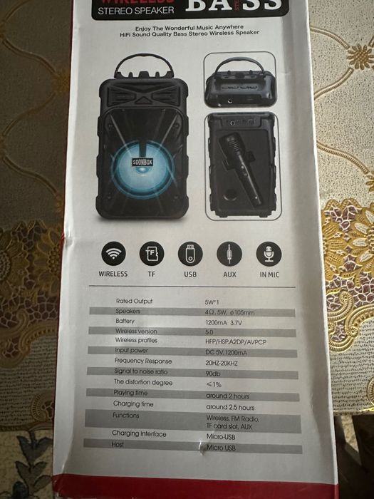 Колонка с микрофоном