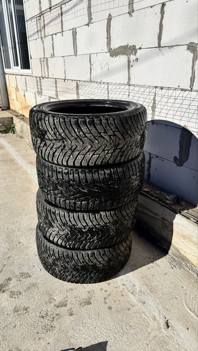 Продам зимний комплект шин