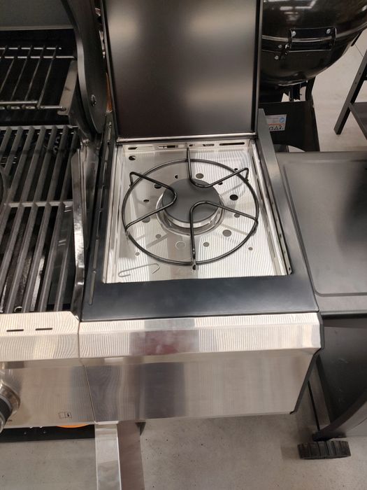 Ново газово барбекю