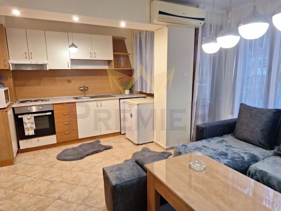 Двустаен апартамент, Червен площад