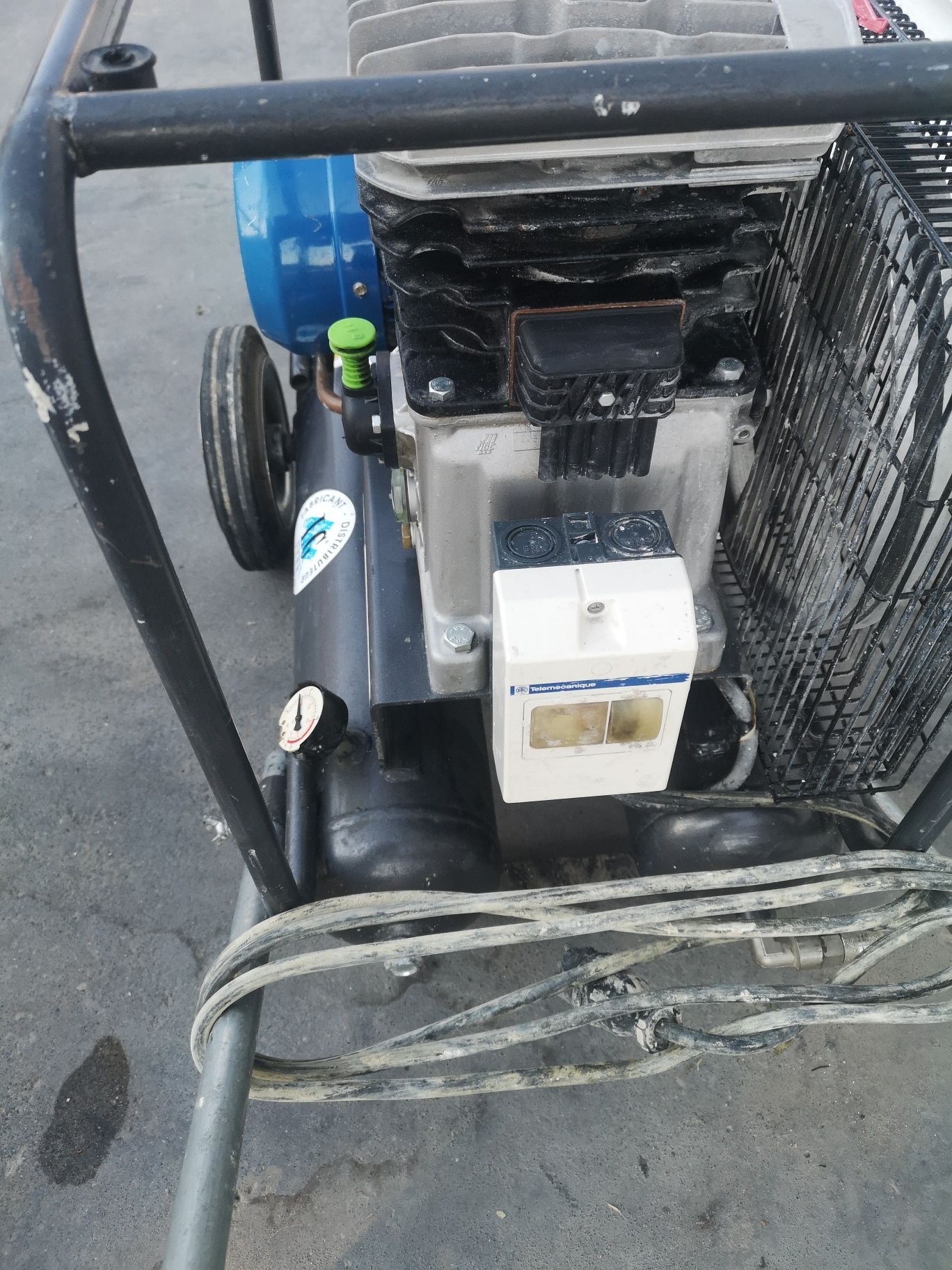 Компресор Двубутален 220V 10bar 2.5kw