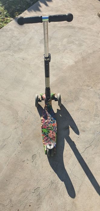 Детски скутер триколка