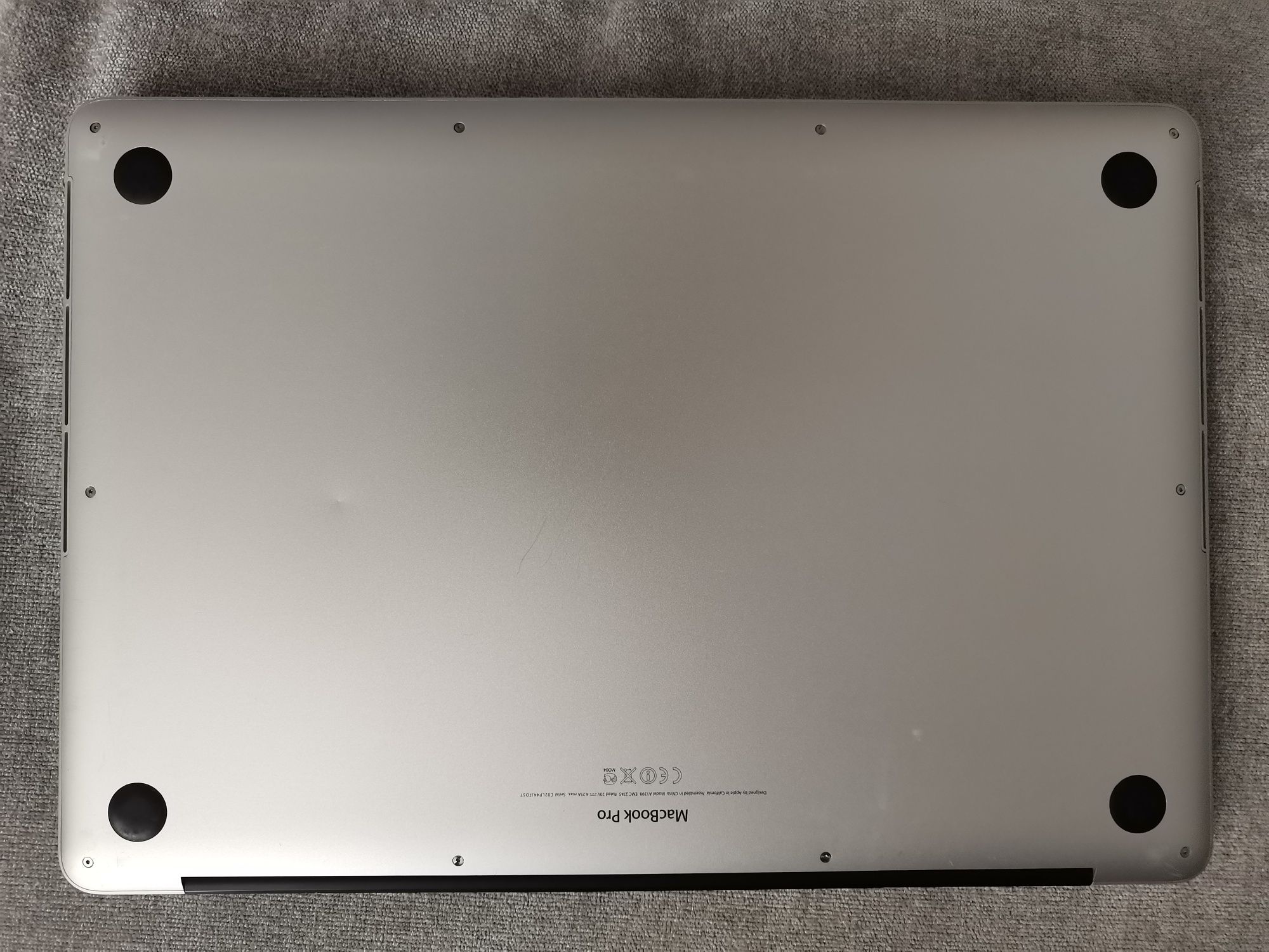 Продавам Macbook Pro 15 Retina 2013