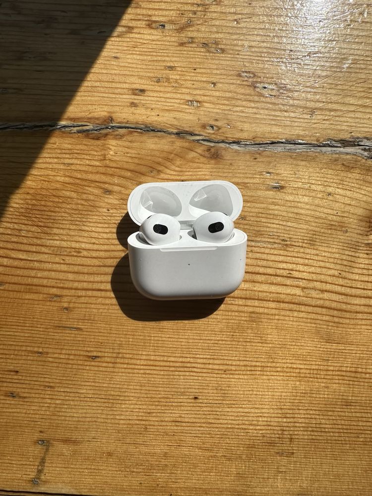 Продам Airpods 3