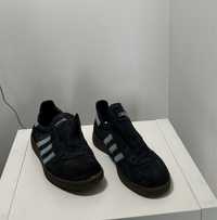 Adidasi Adidas piele intoarsa 42