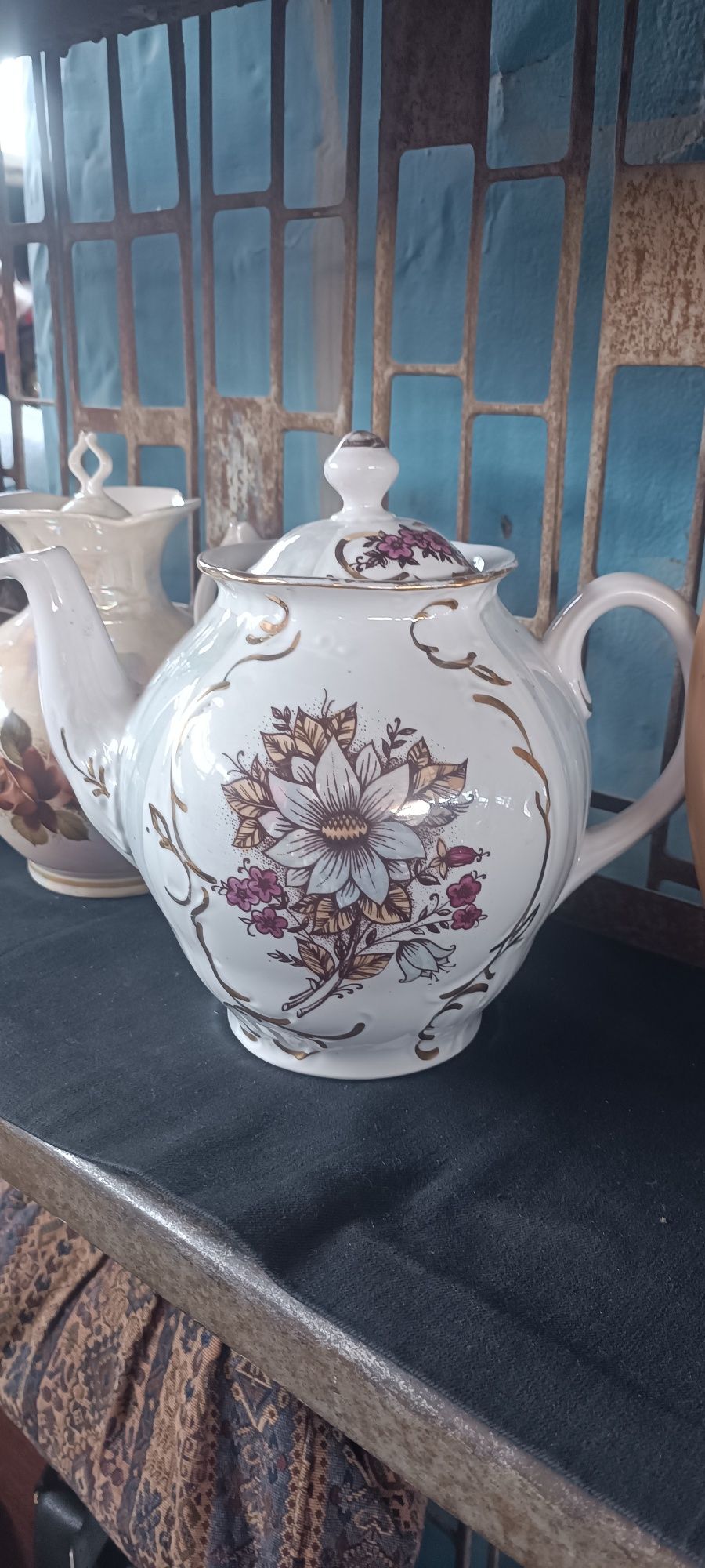 Продам чайники форфоровы