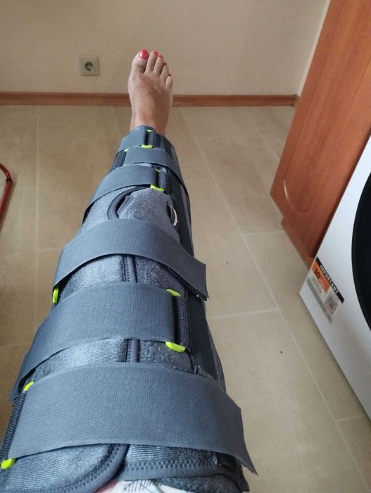 шина регулируема за обездвижване на коляно