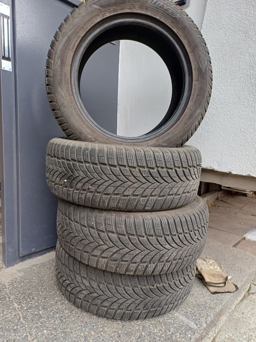 Автомобилни гуми 215/55/16