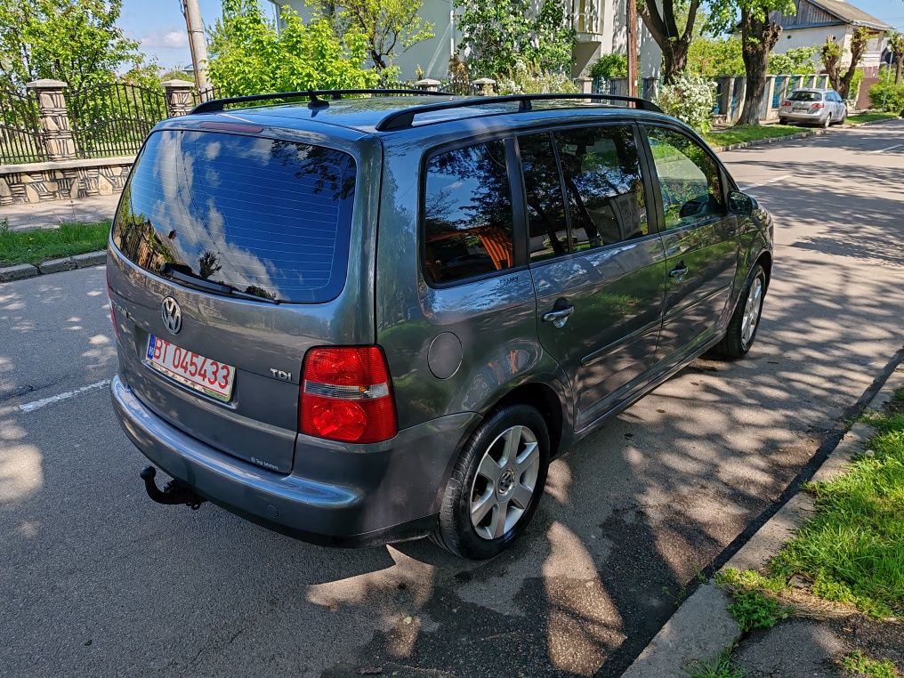 Vw Touran 2007 navi 7 locuri motor 1.9 recent adus