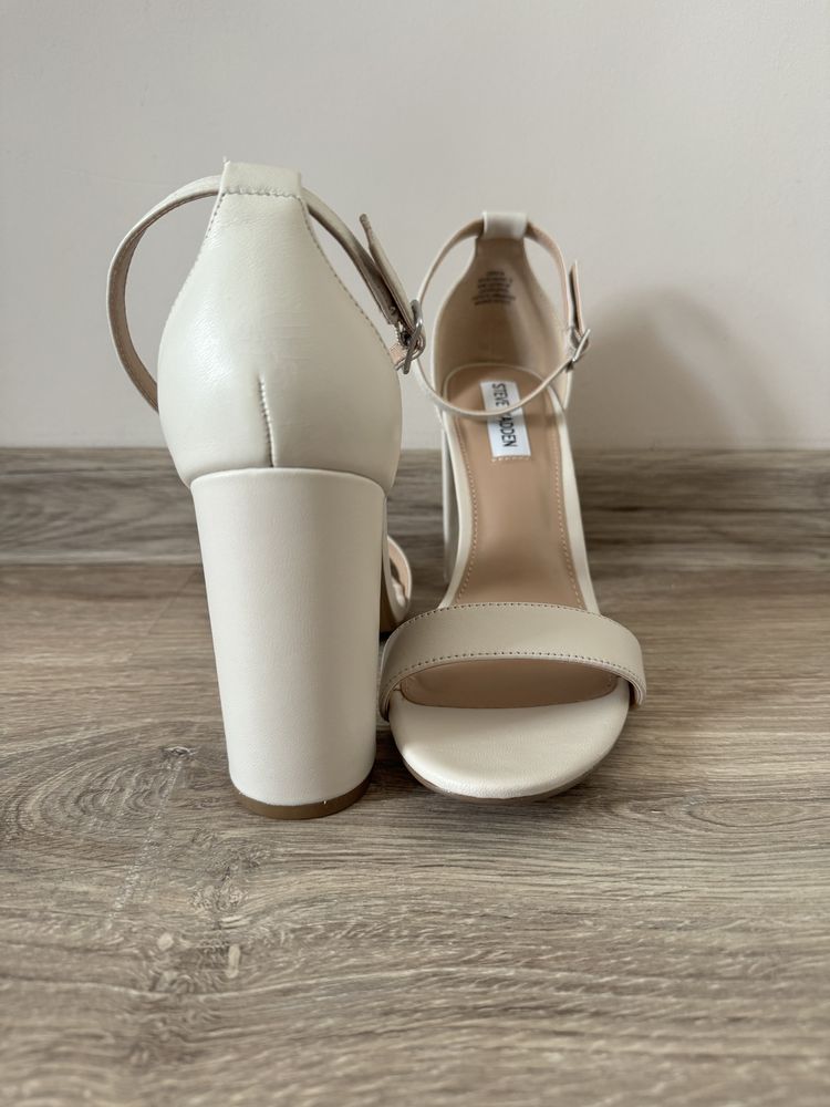 Отворени обувки с висок дебел ток Steve Madden