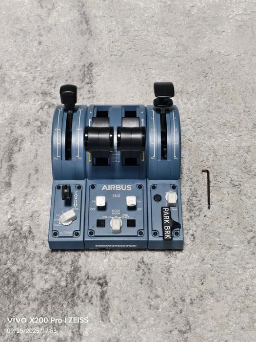 Thrustmaster TCA Throttle Quadrant Airbus Edition + accesorii