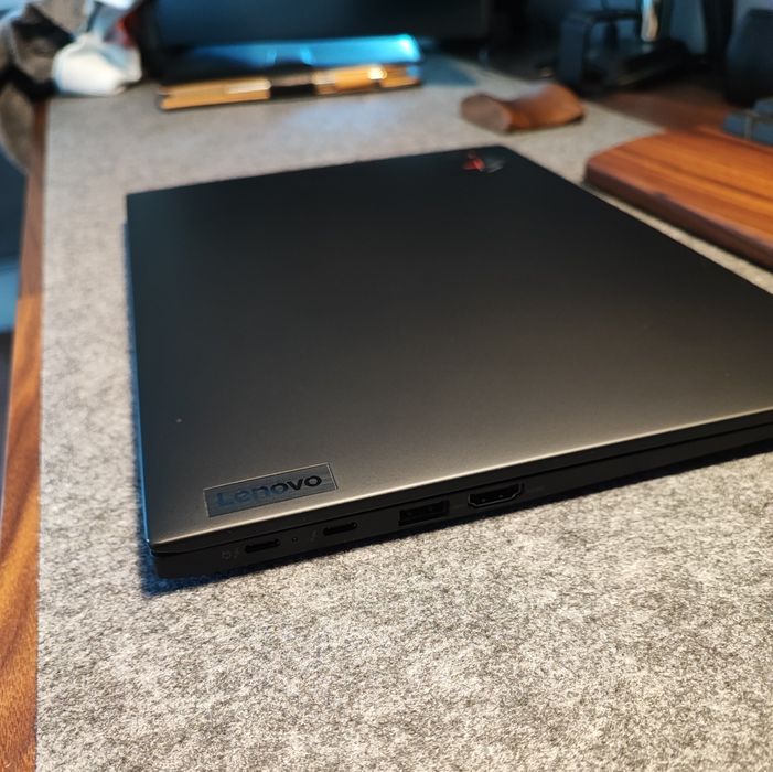 Лаптоп Lenovo ThinkPad X1 Carbon Gen 9