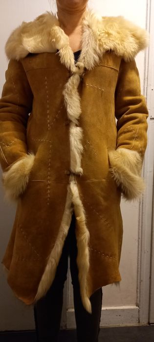 Дълго кожено палто