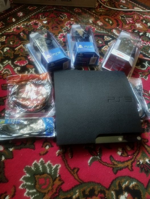 Sony Playstation 3 slim.